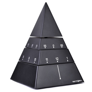 시간이 돌아가는 탁상용 피라미드 시계